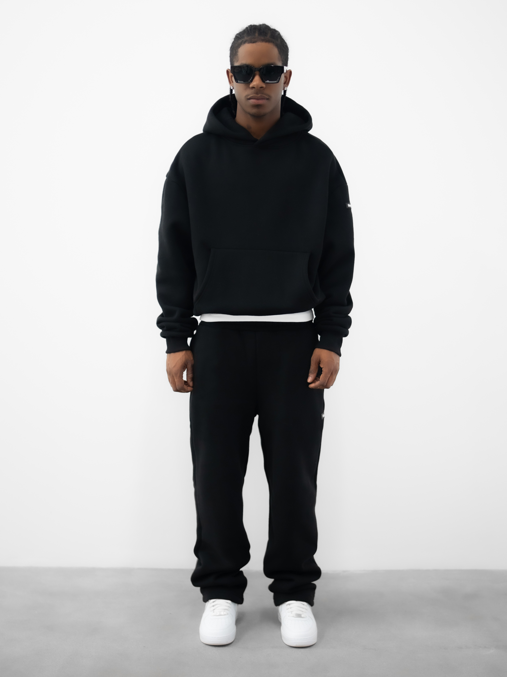 UNTAMED HOODIE BLACK