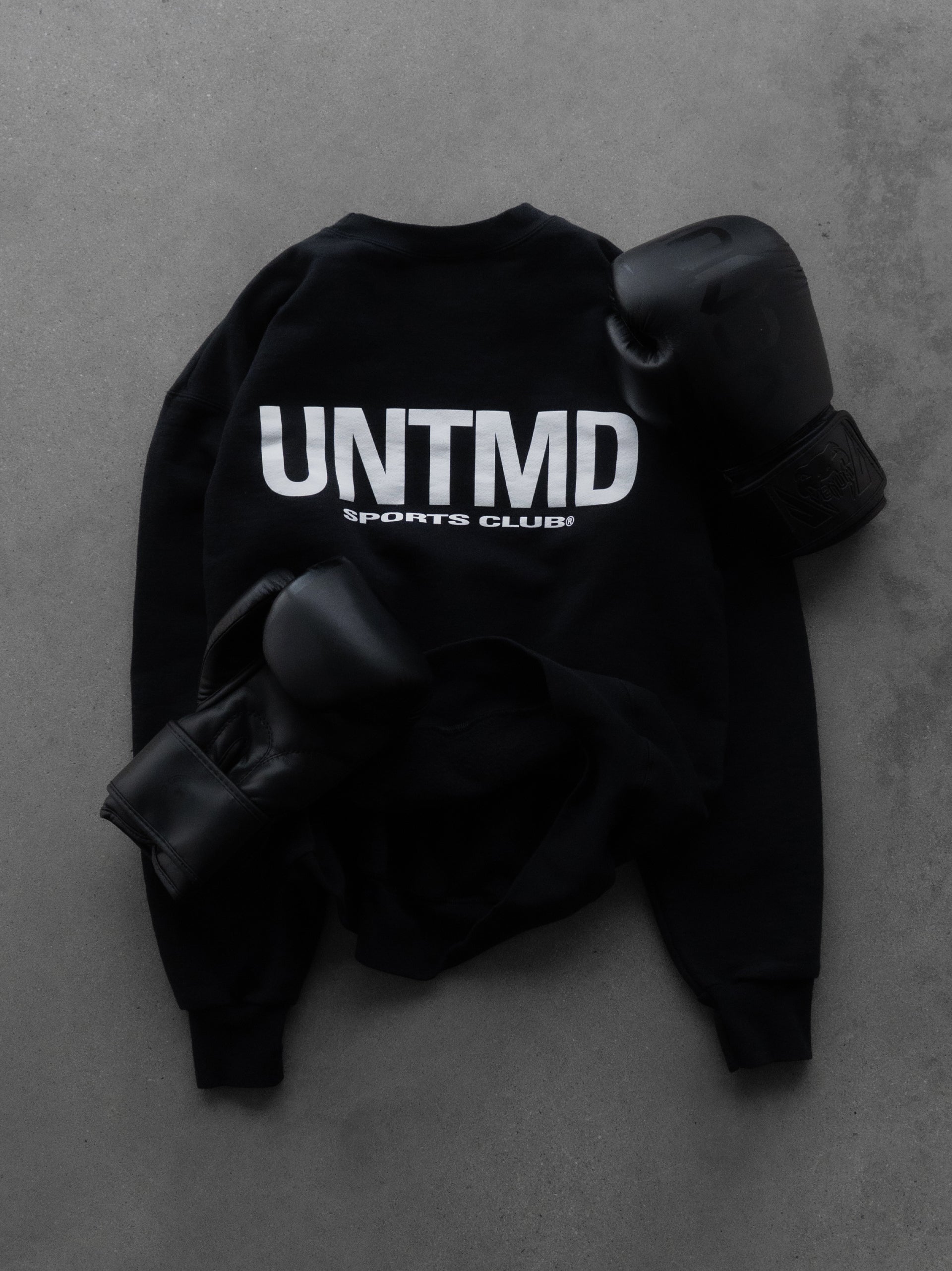 BLACK UNTMD CREWNECK